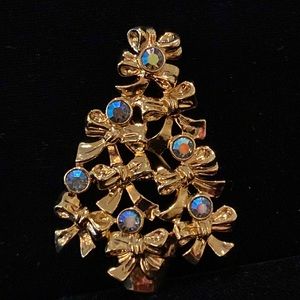 Avon Christmas Tree Pin